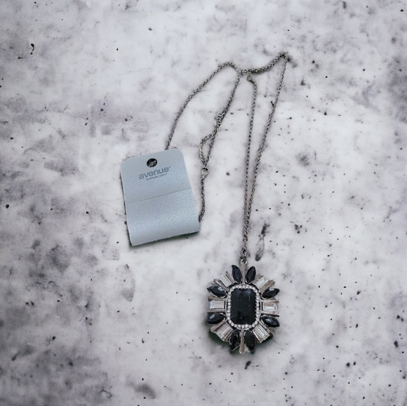 NWT Black Pendant necklace - Picture 1 of 1